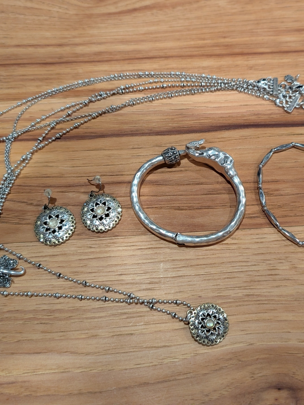 Silver-Tone Floral Filigree And Elephants Necklace Bracelet & Earring Set
